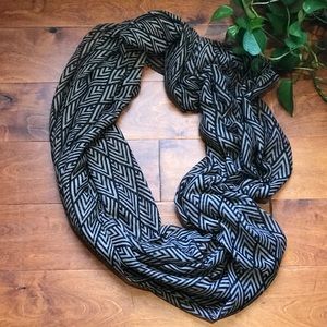 Black Geometric Print Infinity Scarf
